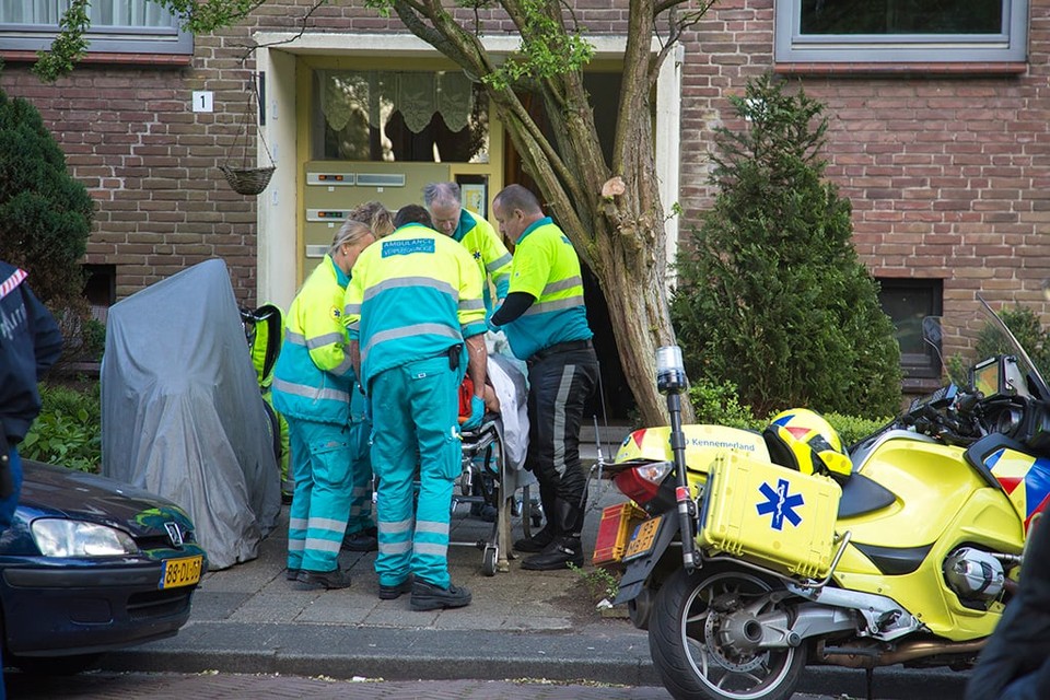 Man ernstig gewond bij val van trap in Haarlem. Foto Michel van Bergen