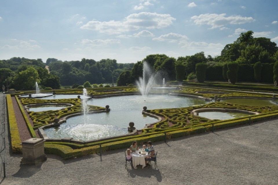 Blenheim Palace is omgeven door fraaie tuinen. (Foto: Visit Britain)