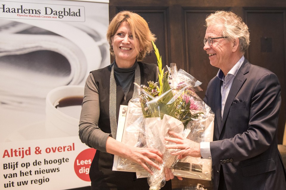 Jacqueline van de Sande met hoofdredacteur Hugo Schneider.