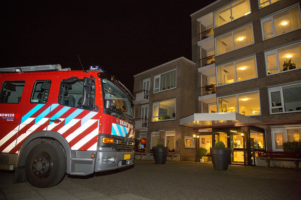Vrouw gewond bij brandje in verzorgingstehuis Kennemerduin. Foto: Michel van Bergen