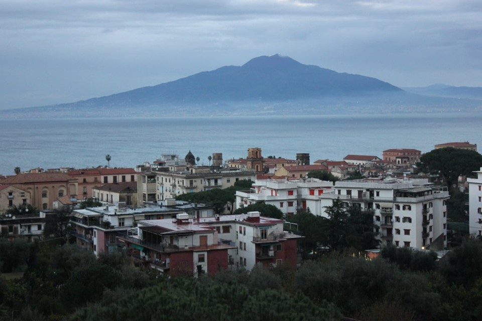 Sorrento ligt ter hoogte van het bij toeristen bekende eilandje Capri. Foto Holland Media Combinatie