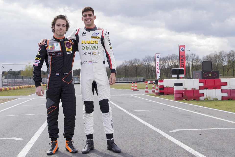 Joey Alders en Rinus van Kanthout op de plek waar voor beide racers hun carrière begon: de kartbaan van Berghem.