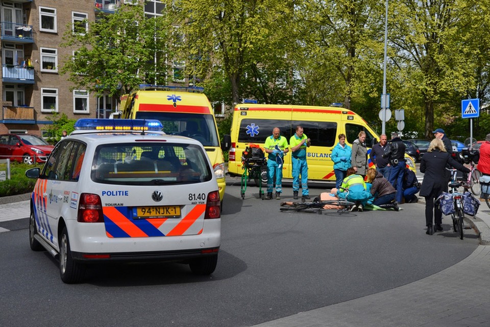 Vrouw ernstig gewond na aanrijding met auto in Heemskerk/
Foto: Mizzle Media / Niels Folkers
