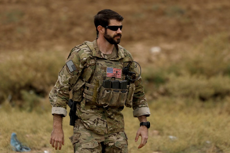 Een Amerikaanse soldaat in Syrië.