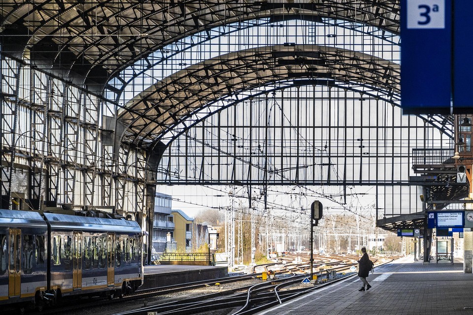 Het Haarlemse station heeft een ’ingewikkeld dak’.