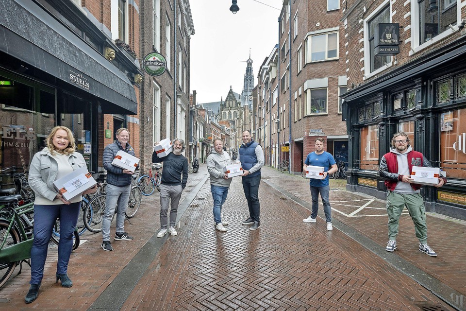 Horecaondernemers in de Smedestraat lanceerden onlangs een gezamenlijke borrelbox.