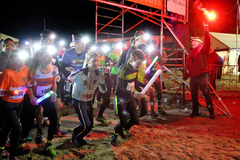 Jong en oud beleefde plezier bij de eerste Sylverstercross by night.