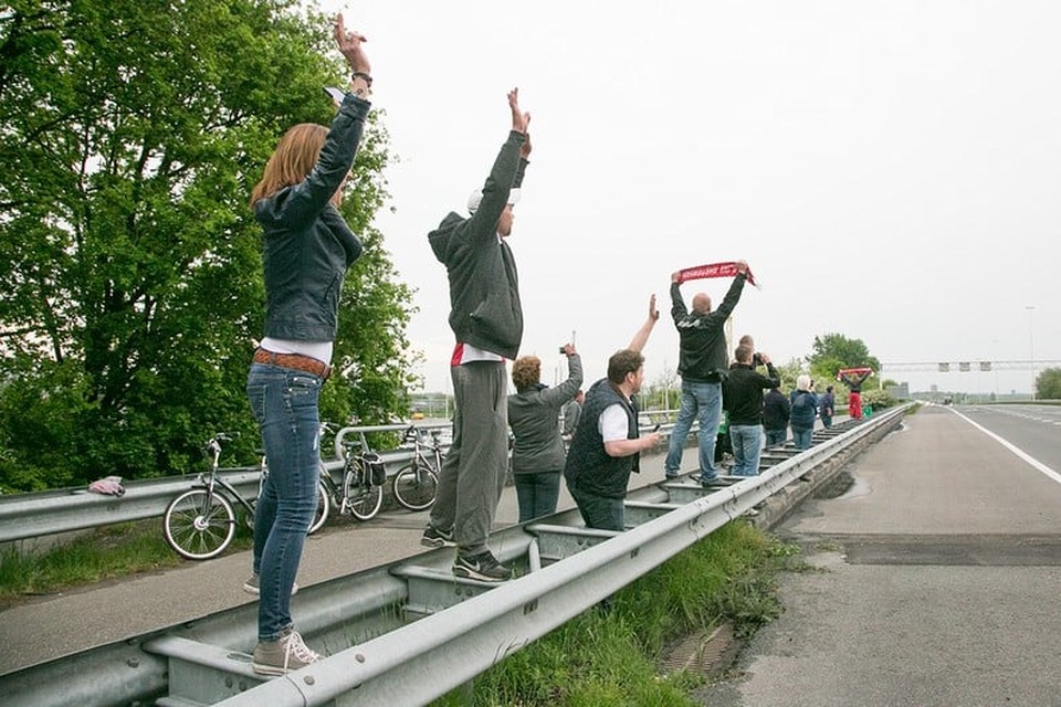 Ajax met de kampioenschaal even in Baarn. Foto: Caspar Huurdeman Fotografie