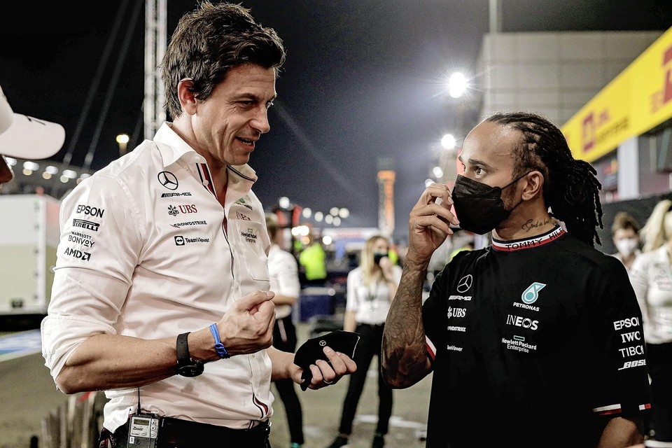 Toto Wolff en Lewis Hamilton. ,,Samen met Ayrton Senna is Lewis de grootste persoonlijkheid die de Formule 1 ooit heeft gekend’’, zegt Wolff over zijn coureur.