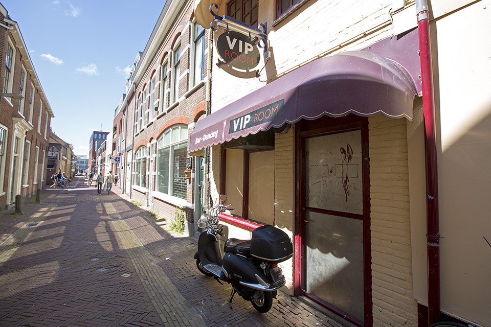 Horecabedrijf in Zuiderstraat Haarlem verdacht van illegale prostitutie. Foto Michel van Bergen