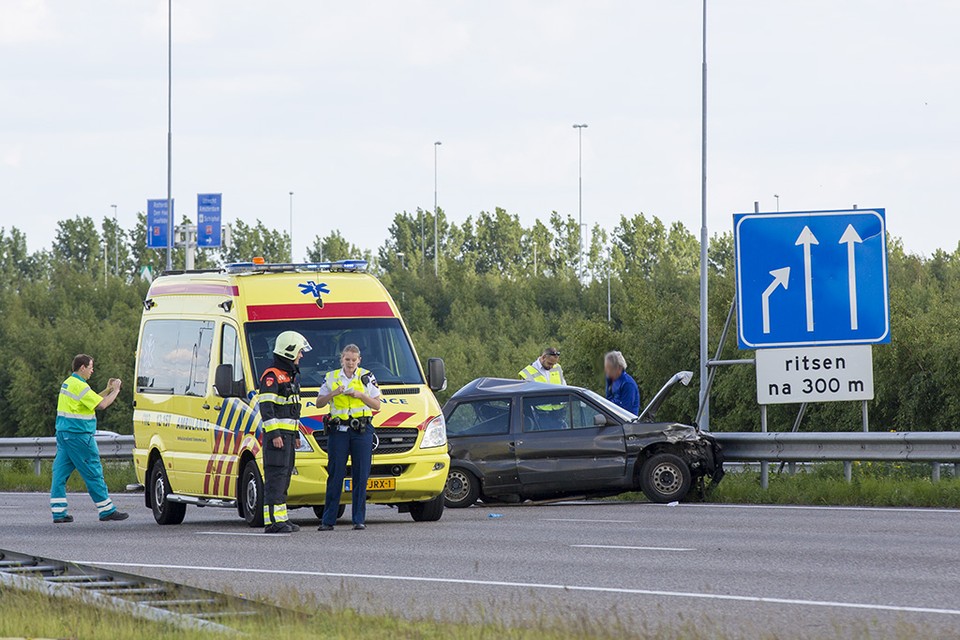 A9 bij Zwanenburg dicht door ongeval. Foto: Michel van Bergen
