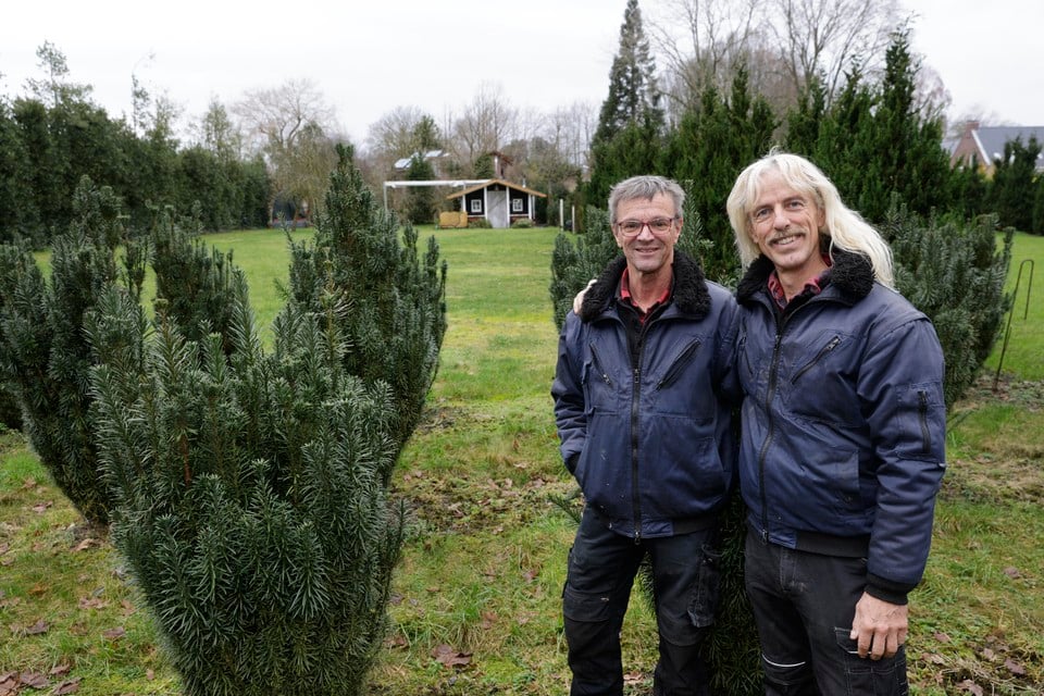 Wim Steman (li.) en Peter van de Rijdt van Holland Men Camp en kwekerij Andromeda, waar ze komende tijd een nieuwe eigenaar voor zoeken.