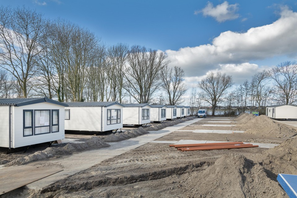 De eerste stacaravans voor Oekraïense vluchtelingen zijn op het SDO-veld in Hillegom gearriveerd.
