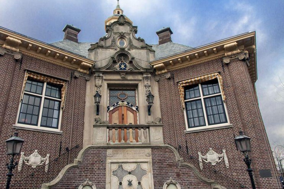 Gemeentehuis Zandvoort, binnenkort weer met voltallig college van B en W.