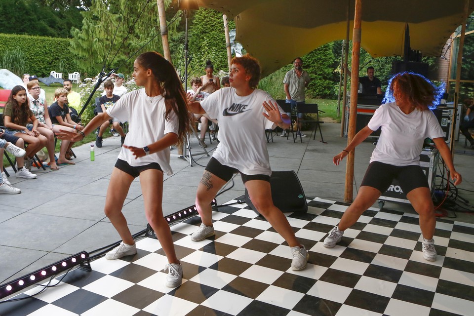Na een week oefenen presenteren Larense jongeren hun ’eindwerk’ tijdens het zomerproject Jeugd aan Zet.