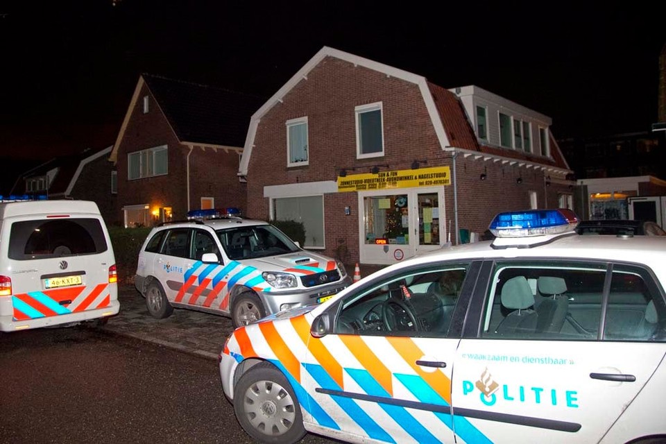 Overval op avondwinkel in Zwanenburg. Foto: Michel van Bergen