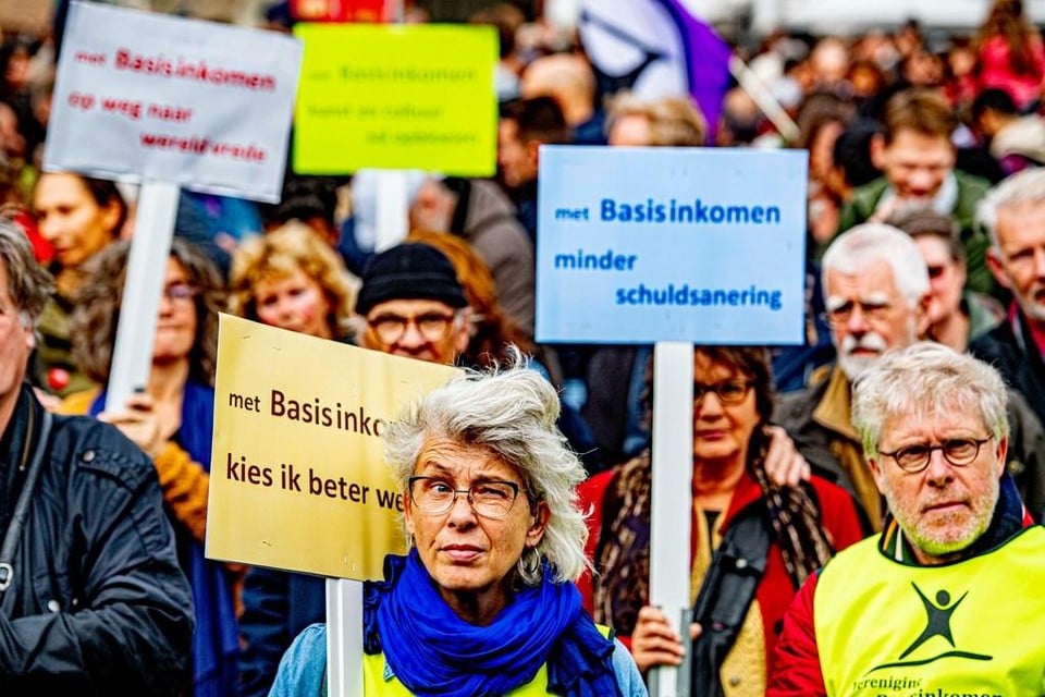 Belangstellenden tijdens de Grote Basisinkomen Demonstratie in oktober 2019.