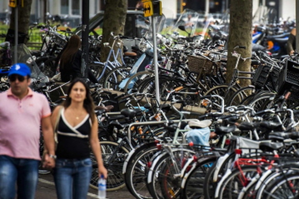 De fiets is het meest gebruikte vervoermiddel in Amsterdam. Foto ANP