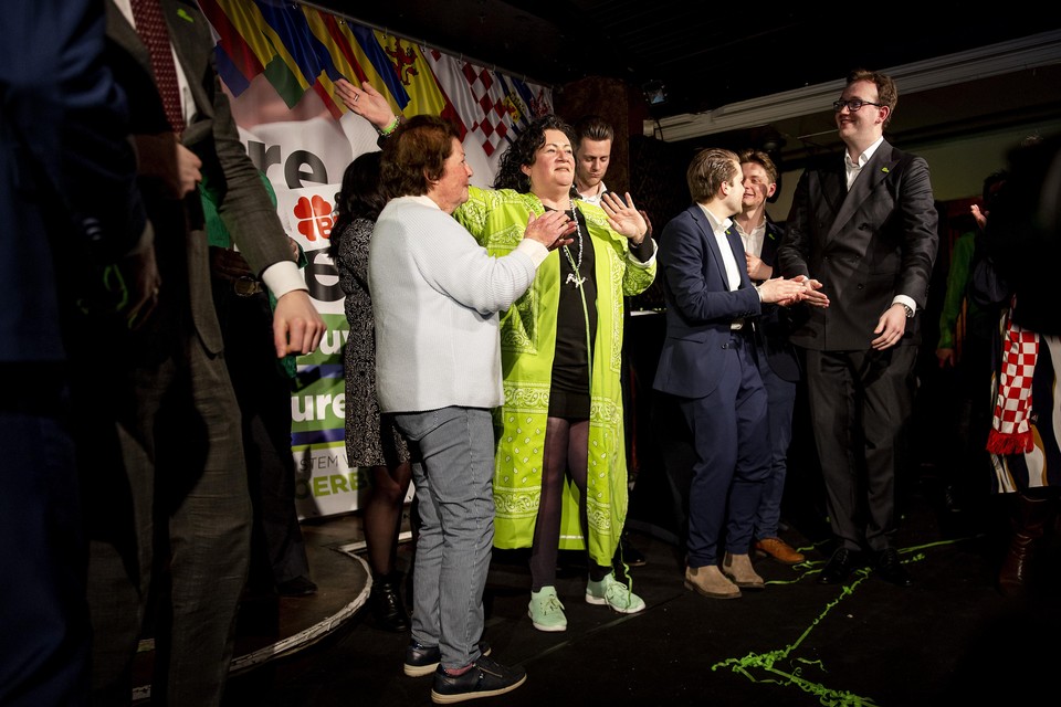 BBB-leider Caroline van der Plas viert haar overwinning op verkiezingsavond.