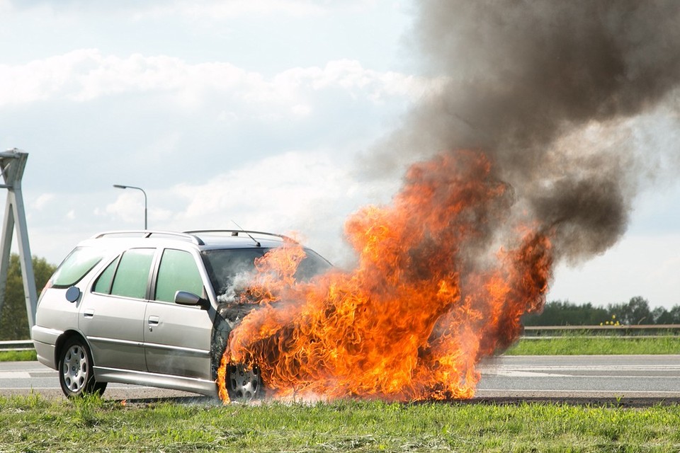 Autobrand A1, bestuurster rent snelweg op/ Foto: Caspar Huurdeman