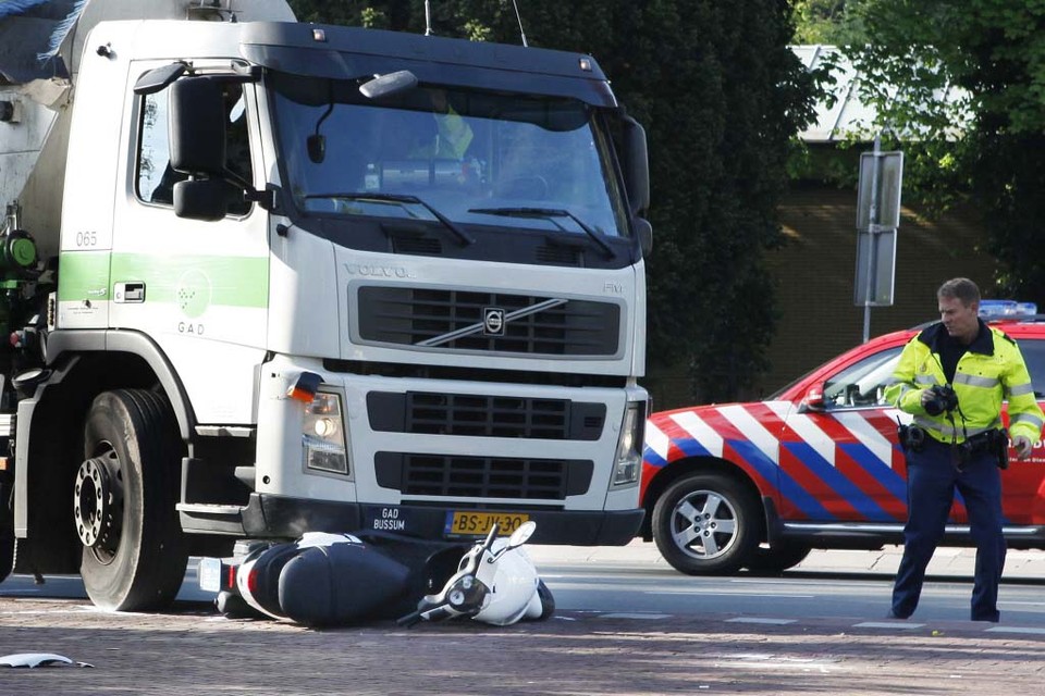 Slachtoffer scooterongeval Hilversum overleden. Foto Studio Kastermans