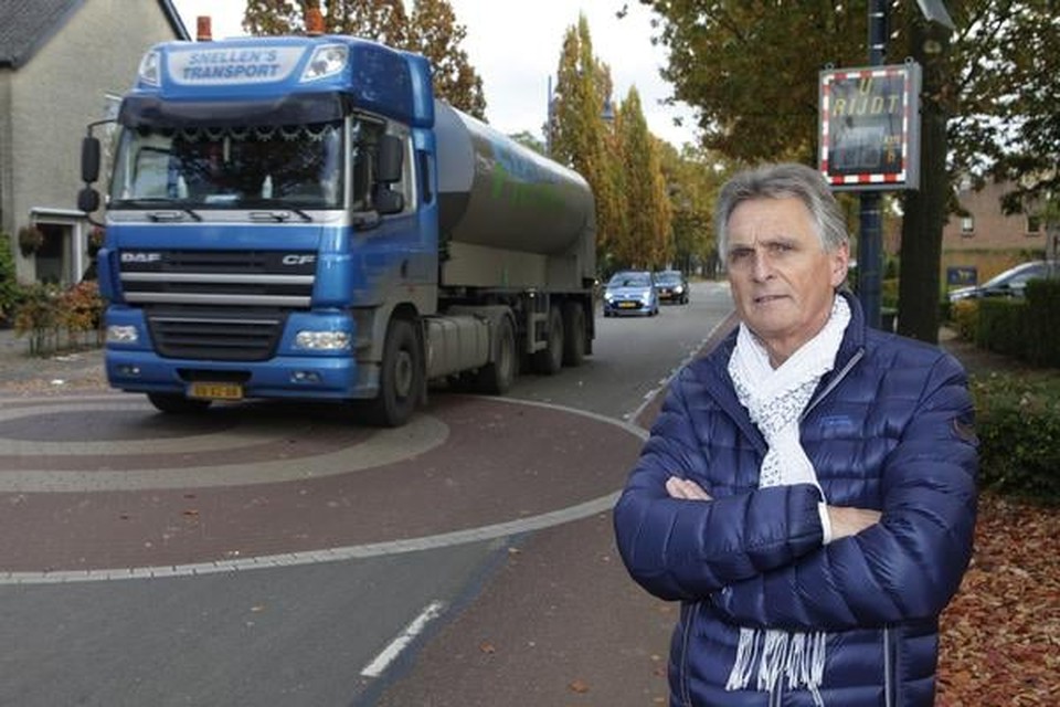 Cees Manten wil vrachtwagens en zwaar landbouwverkeer weren op de Laarderweg.