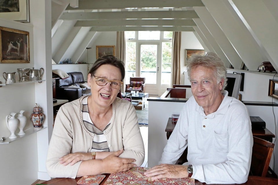 Sinds zeven jaar wonen Coty van der Stam en Daan van den Wall Bake samen in een houten huis aan de Vecht.