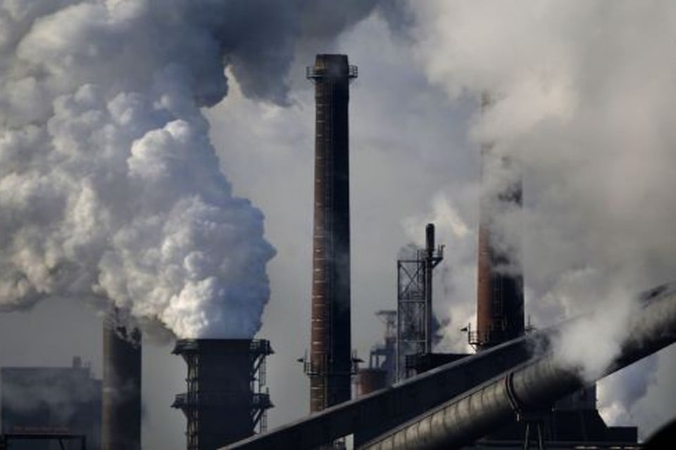 Tata Steel IJmuiden schrapt 1000 banen