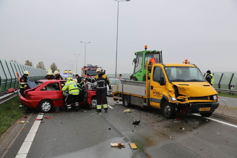 Meerdere gewonden bij ongeval Drie Merenweg Hoofddorp. Foto Michel van Bergen