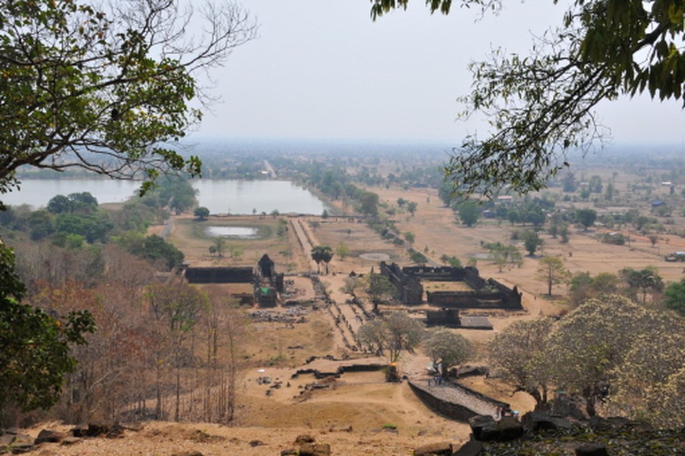 Uitzicht over het complex van de heilige Khmer-tempel Vat Phou. (Foto Jaap van Splunter)