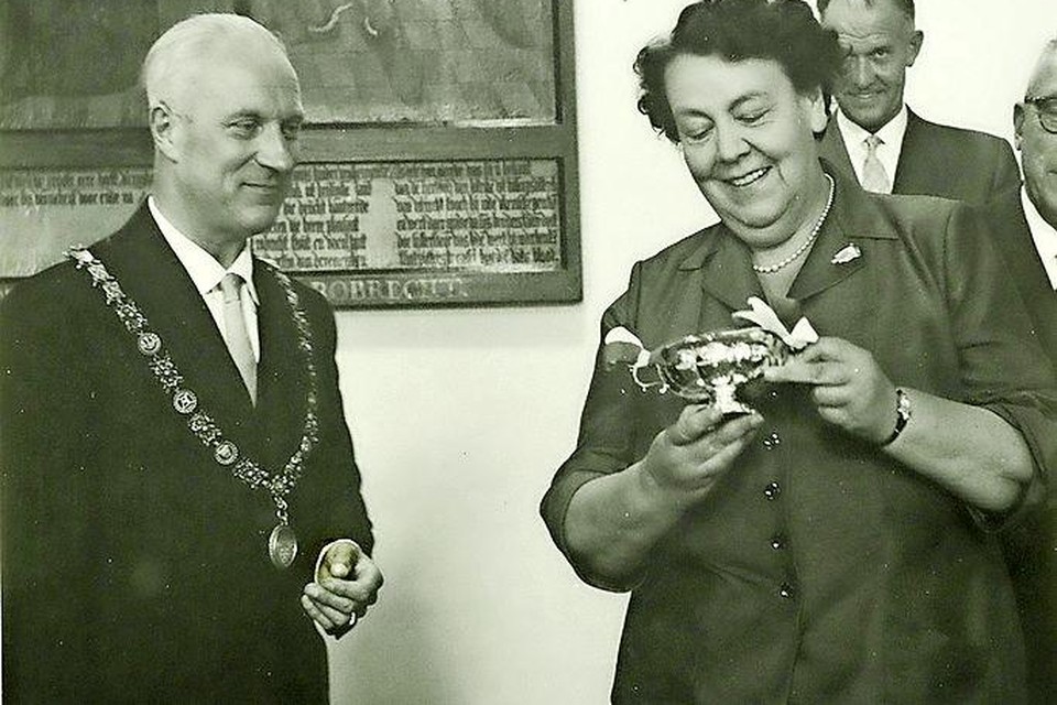 Elizabeth Scheltema-Conradi, gemeenteraadslid voor de VVD en vanaf 1958 Haarlems eerste vrouwelijke wethouder.