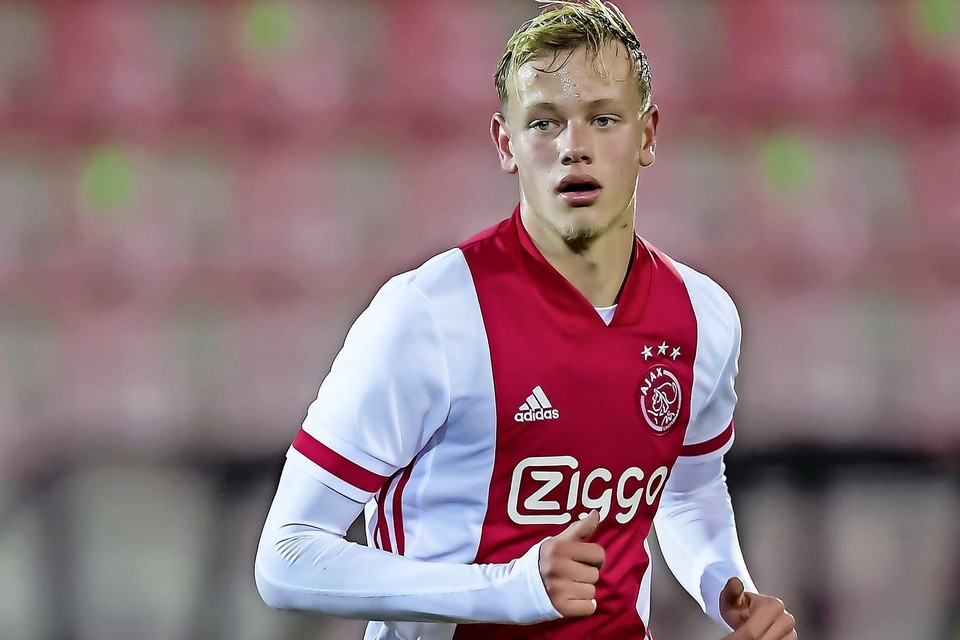 Max de Waal, de Hoornse spits van Ajax, maakt het seizoen af bij PEC Zwolle.