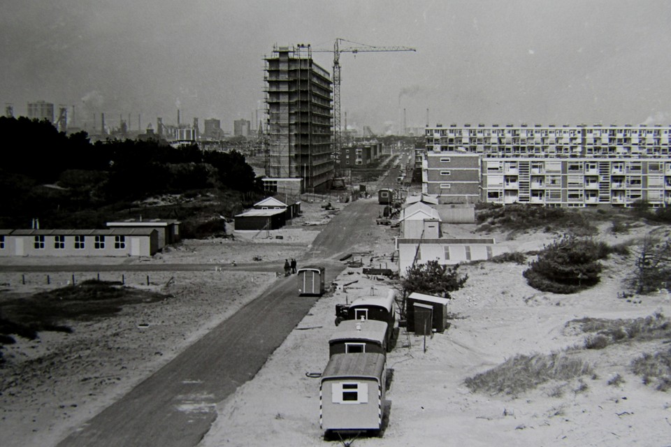 De bouw van de flat aan de Orionweg.