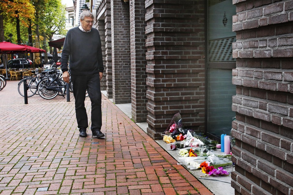 Vader René Graafsma voerde drie dagen en nachten actie bij het politiebureau in Hilversum en kreeg toen wat hij wilde: volledige inzage in het politiedossier over zijn overleden dochter Dascha.