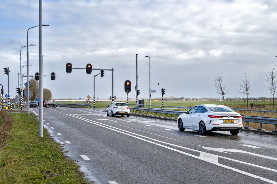 Het kruispunt Bennebroekerweg-Rijnlanderweg is een ander knelpunt op deze toegangsweg van Hoofddorp.