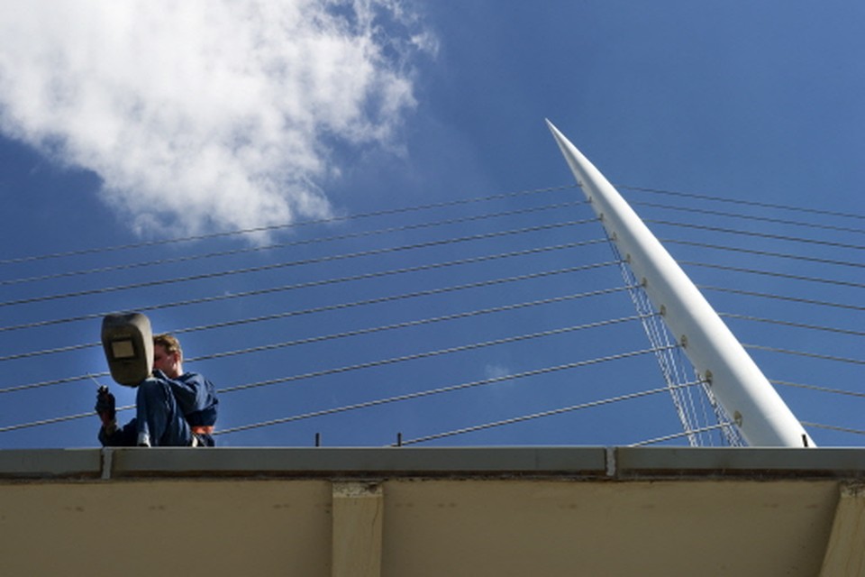 Werkzaamheden aan de Calatravabruggen in 2010. archieffoto United Photos