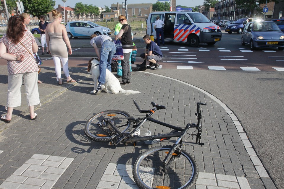 Fietser gewond op Marktplein IJmuiden / foto Ko van Leeuwen