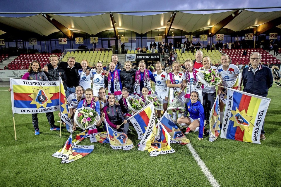 De Witte Leeuwinnen namen gisteren afscheid van het stadion in Velsen-Zuid.