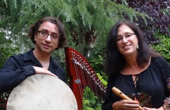 Zanger Anass Habib (Fez) en cultureel antropologe, zangeres en harpiste Janine Verdonk