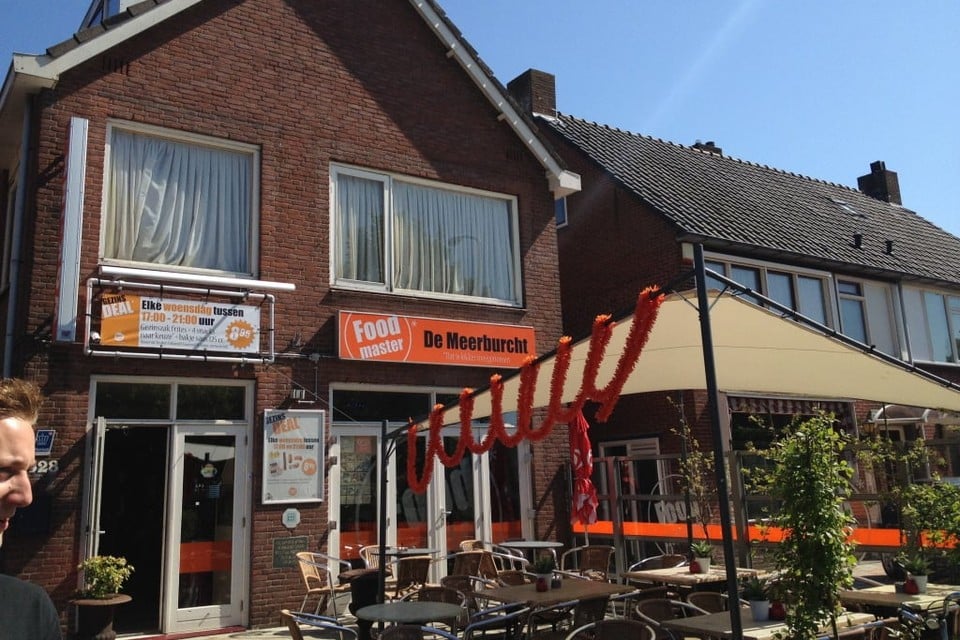 Cafetaria Meerburcht in Nieuw-Vennep in korte tijd tweemaal overvallen. Foto HDC Media