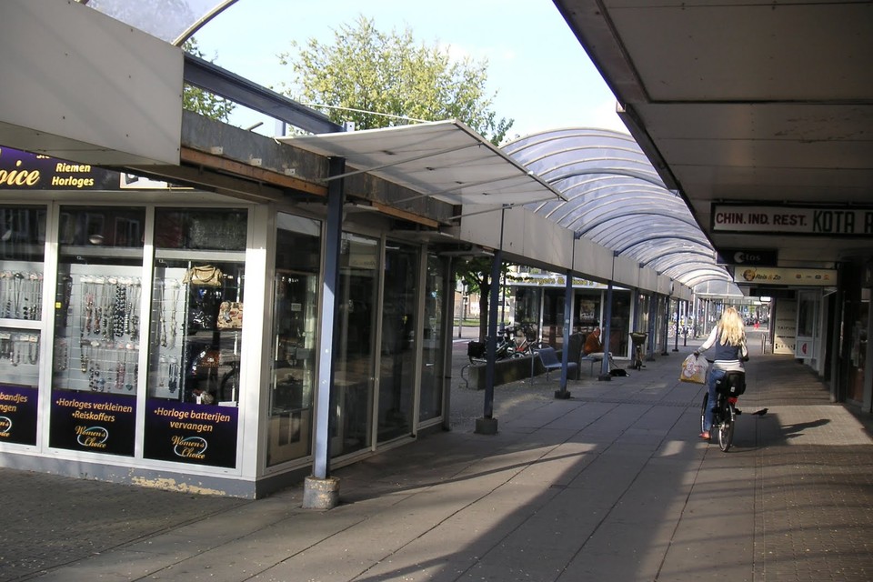 Kiosken op de Lange Nieuwstraat IJmuiden. Foto Fokke Zaagsma
