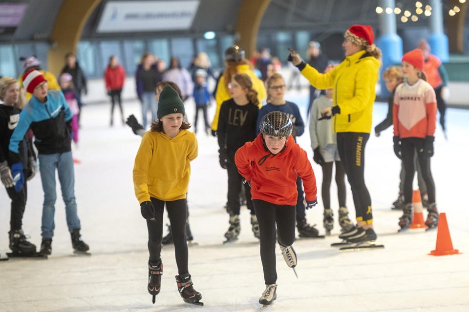 Kras Sport geeft dan de ’intensief-lessen’ om de schaatsvaardigheden weer even een boost te geven.