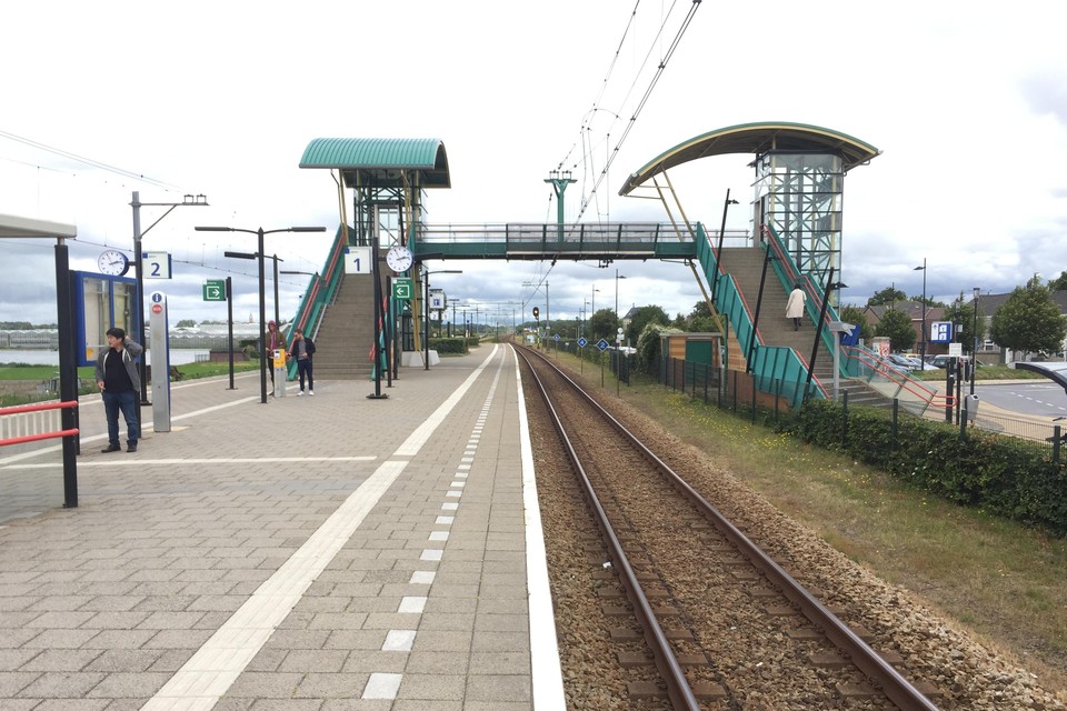 Station Hillegom, dat nu nog alleen aan de oostkant een entree heeft.