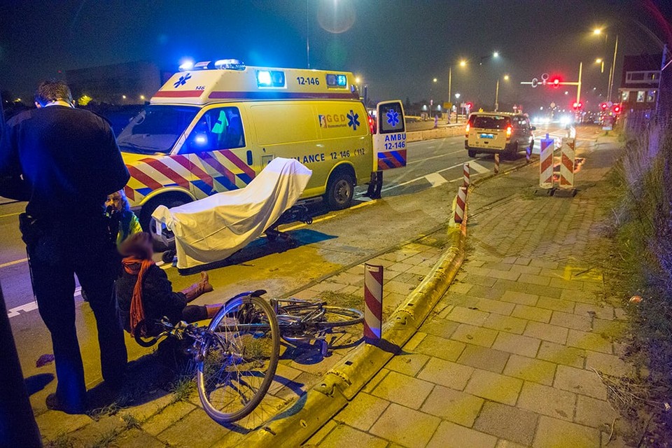 Fietsster gewond bij ongeval op Spaarndamseweg. Foto Michel van Bergen