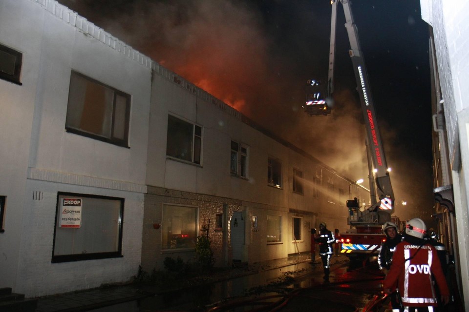 Bij de brand in Zaandam sloeg een brand uit een woning razendsnel over naar zes andere woningen.