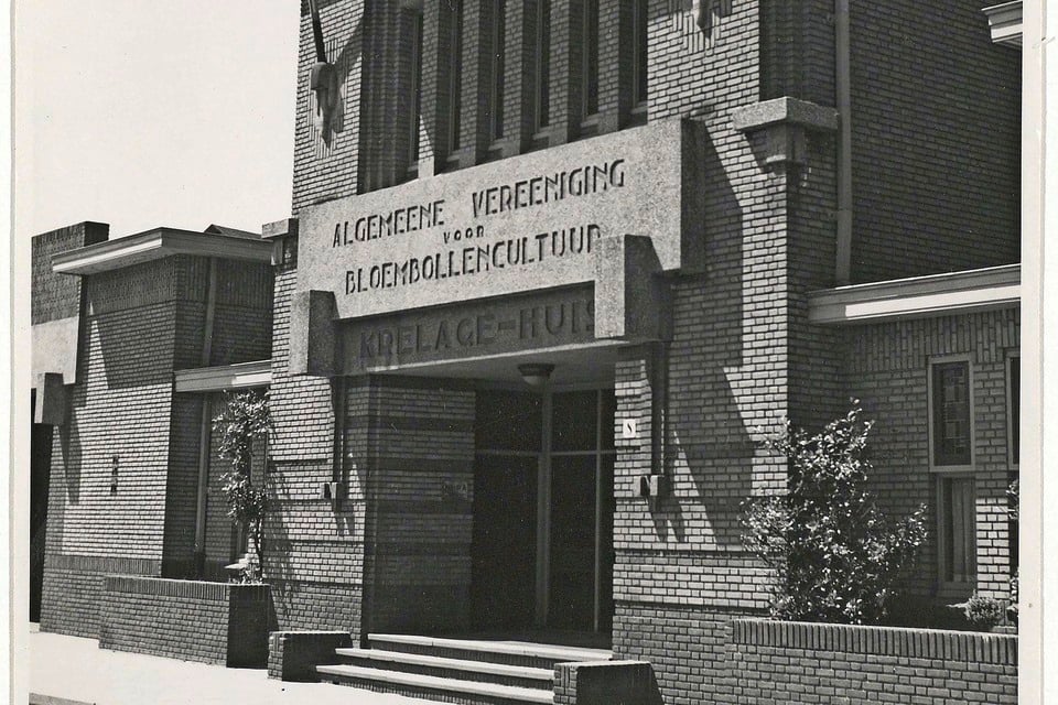 Het Krelagehuis aan de Leidsevaart in 1940 waar in Haarlem de bollenbeurs werd gehouden.