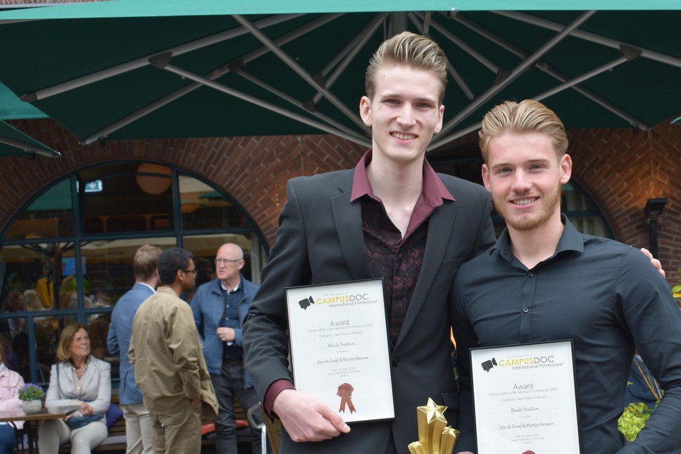 Martijn Kramer (rechts) en Jitse de Graaf (links) wonnen de prijs voor beste documentaire.