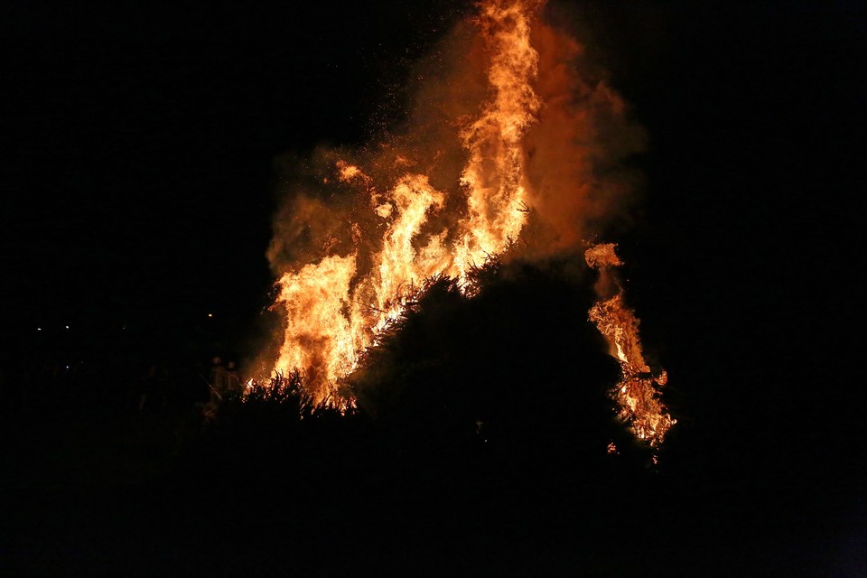Kerstboomverbranding in IJmuiden. Foto: Ko van Leeuwen