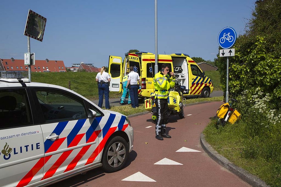 Gewonde bij botsing tussen twee fietsers op de Slaperdijkweg Haarlem. Foto: Michel van Bergen