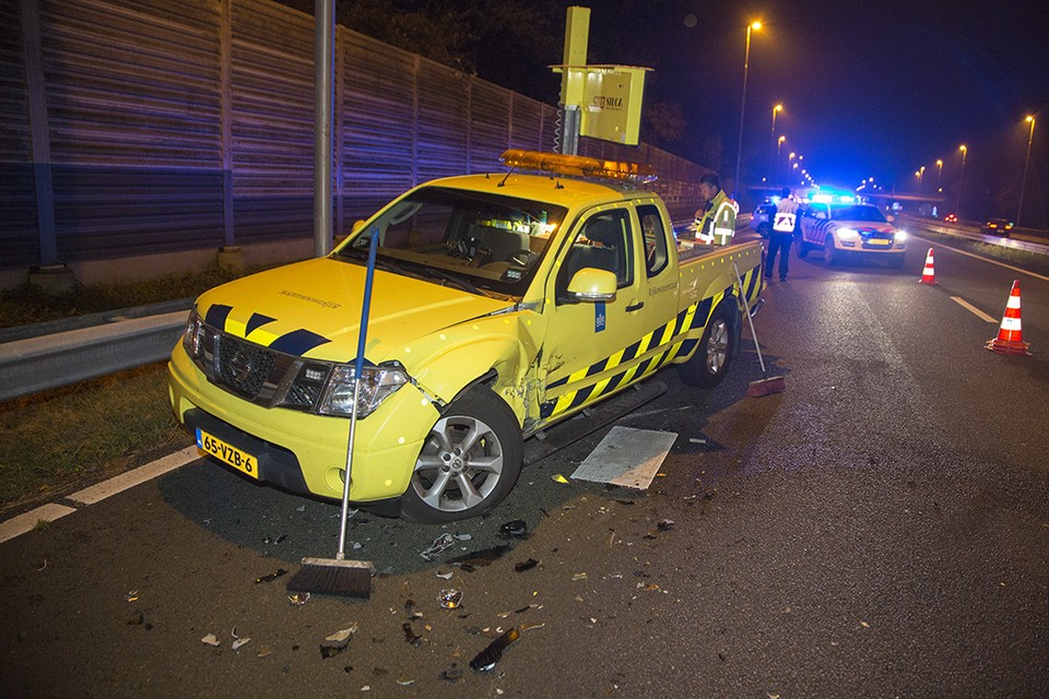 Dronken man rijdt tegen auto weginspecteur Rijkswaterstaat op de A9 Badhoevedorp. Foto: Michel van Bergen
